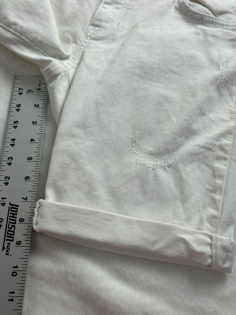 CAbi White Rolled-Hem Bermuda Shorts - Picture 9 of 10